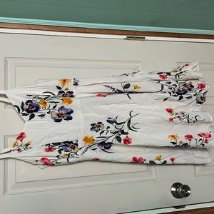 White and floral cami style Old Navy sundress. Size woman’s large